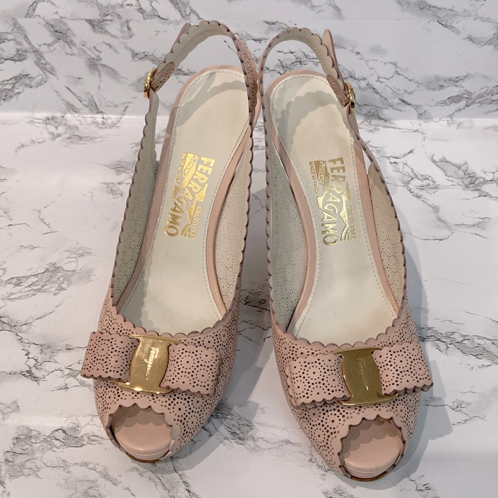 EUC Ferragamo pink pump